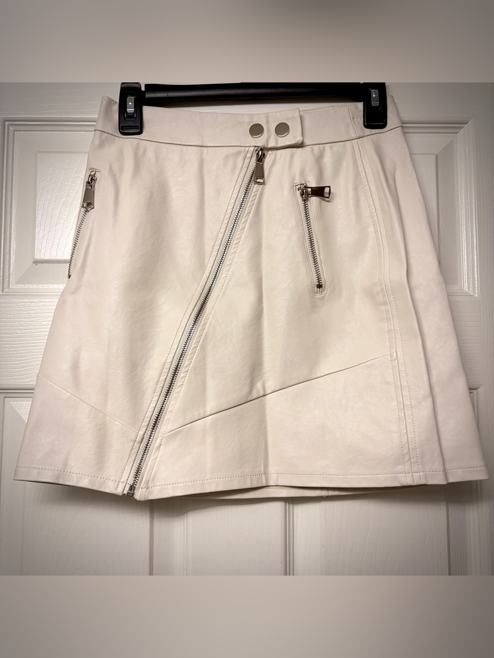 Kendall & Kylie Ivory Faux Leather Asymmetrical Zip Mini Skirt